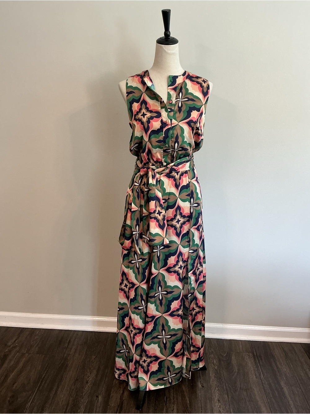Misa Los Angeles Anabella Sleeveless Maxi Dress in Geometric Floral - Picture 15 of 15